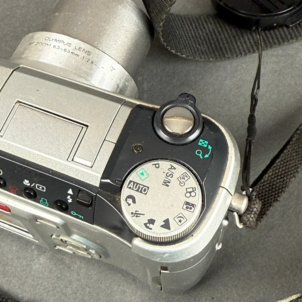 Olympus C-740 Ultra Zoom Digital Camera Silver 10x Zoom - READ